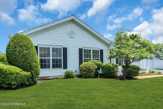 146 Greenlawns Drive, Lakewood, NJ 08701