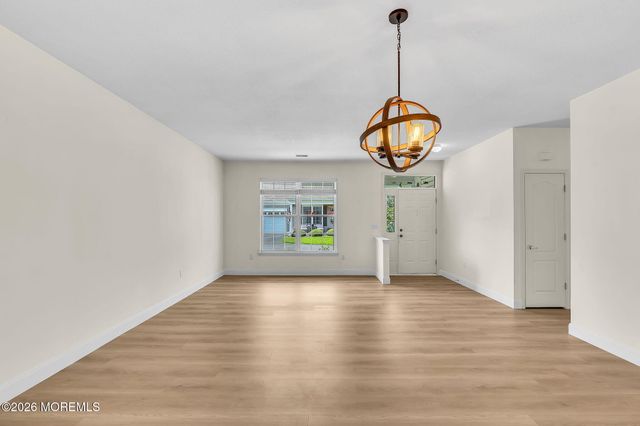 146 Greenlawns Drive, Lakewood, NJ 08701
