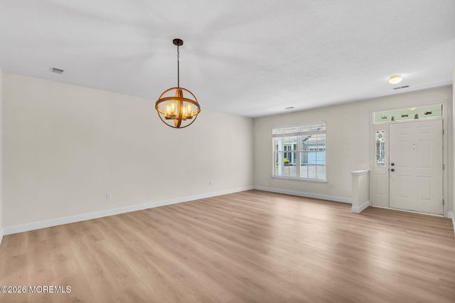 146 Greenlawns Drive, Lakewood, NJ 08701