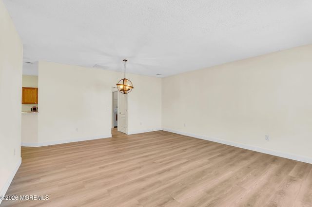 146 Greenlawns Drive, Lakewood, NJ 08701