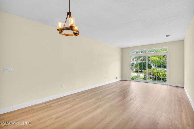 146 Greenlawns Drive, Lakewood, NJ 08701