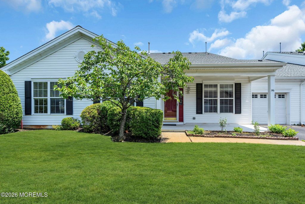 146 Greenlawns Drive, Lakewood, NJ 08701
