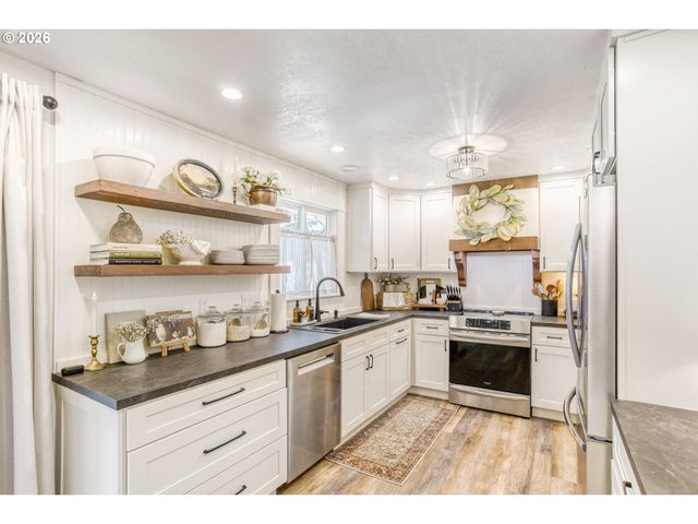 1875 Se HALE Dr, Gresham, OR 97080