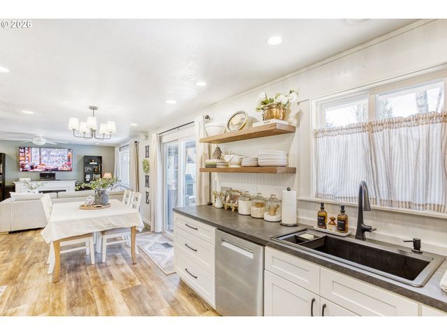 1875 Se HALE Dr, Gresham, OR 97080