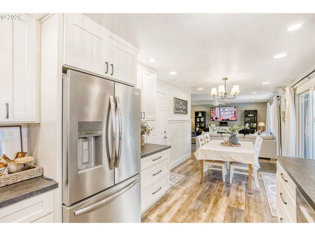 1875 Se HALE Dr, Gresham, OR 97080