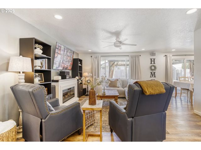 1875 Se HALE Dr, Gresham, OR 97080