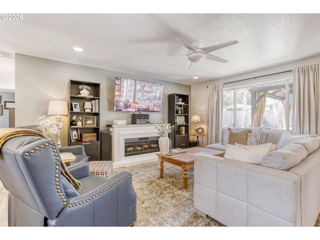 1875 Se HALE Dr, Gresham, OR 97080