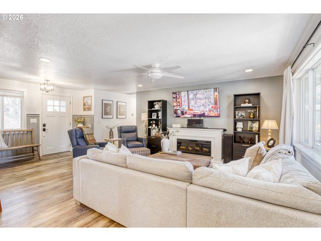 1875 Se HALE Dr, Gresham, OR 97080