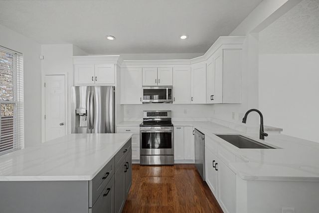 7277 Charlotte Pike Unit 213, Nashville, TN 37209