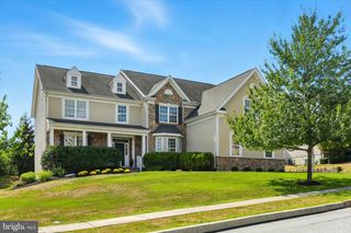 27 BELLA VISTA DR, Mechanicsburg, PA 17050