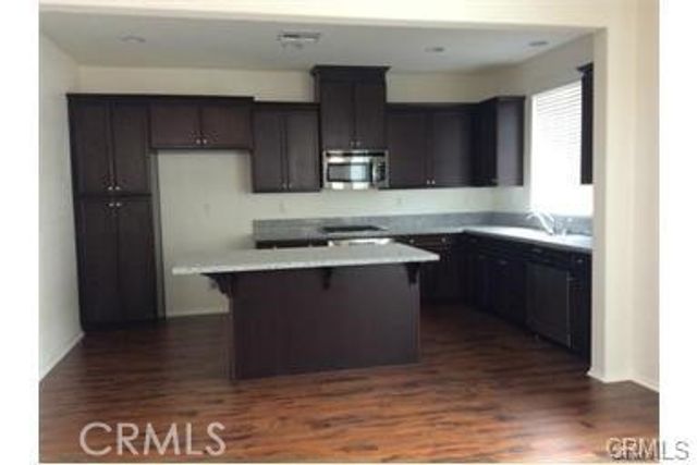 7076 Luminaire Court, Eastvale, CA 92880