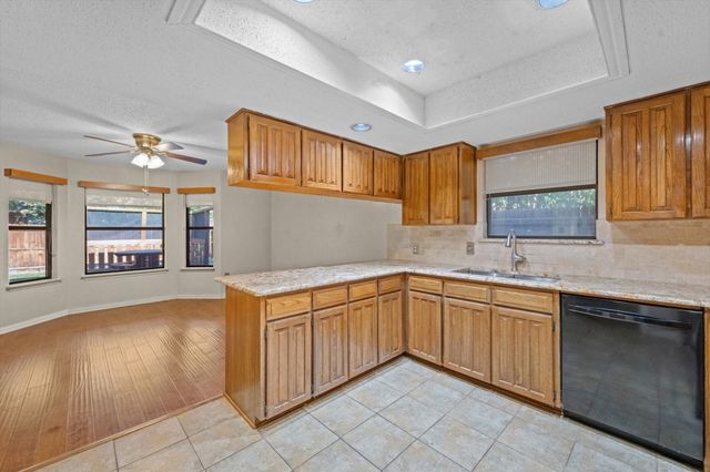 6300 Aires Drive, Arlington, TX 76001