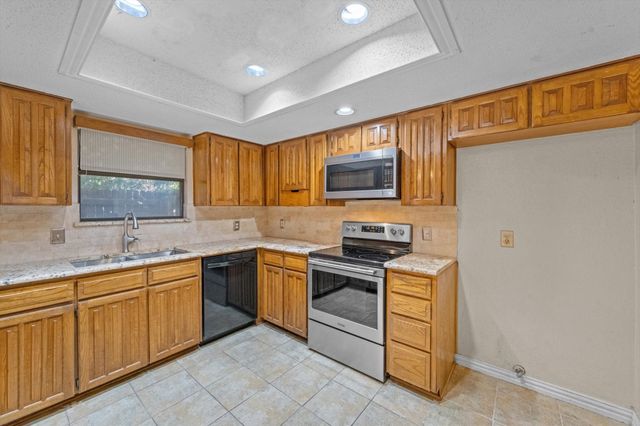 6300 Aires Drive, Arlington, TX 76001