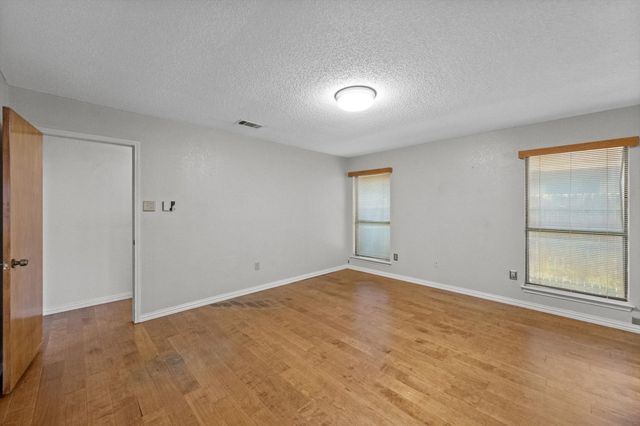 6300 Aires Drive, Arlington, TX 76001