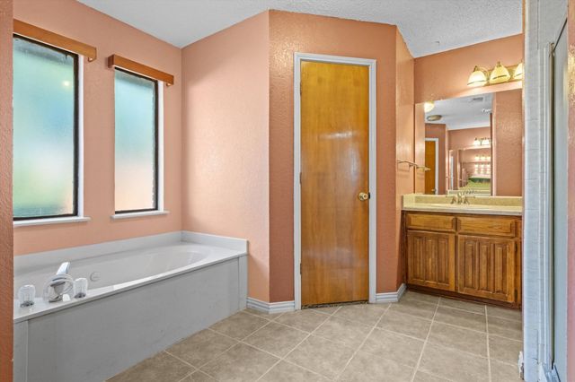 6300 Aires Drive, Arlington, TX 76001