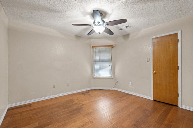 6300 Aires Drive, Arlington, TX 76001