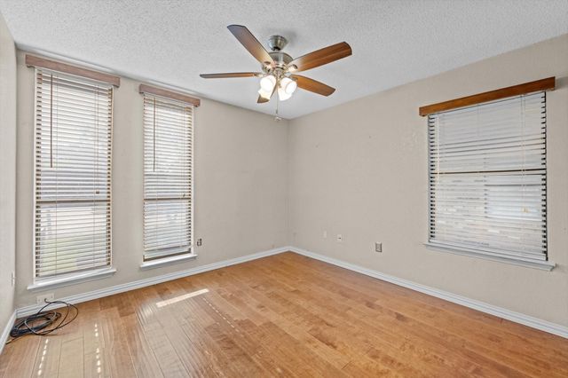 6300 Aires Drive, Arlington, TX 76001