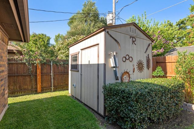 6300 Aires Drive, Arlington, TX 76001