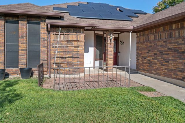 6300 Aires Drive, Arlington, TX 76001