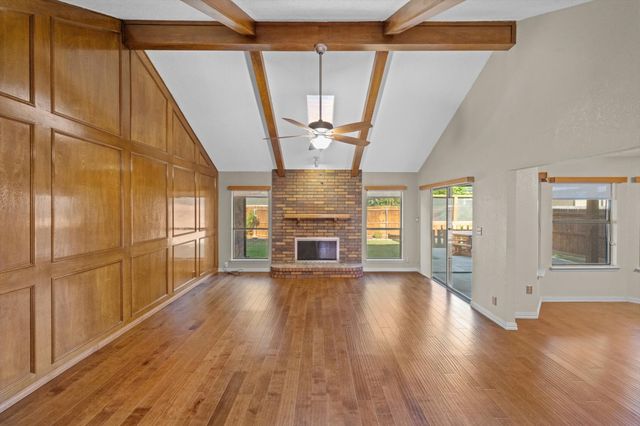 6300 Aires Drive, Arlington, TX 76001