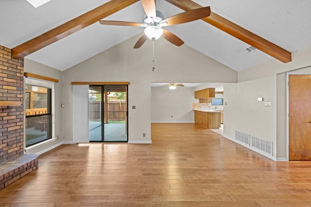 6300 Aires Drive, Arlington, TX 76001