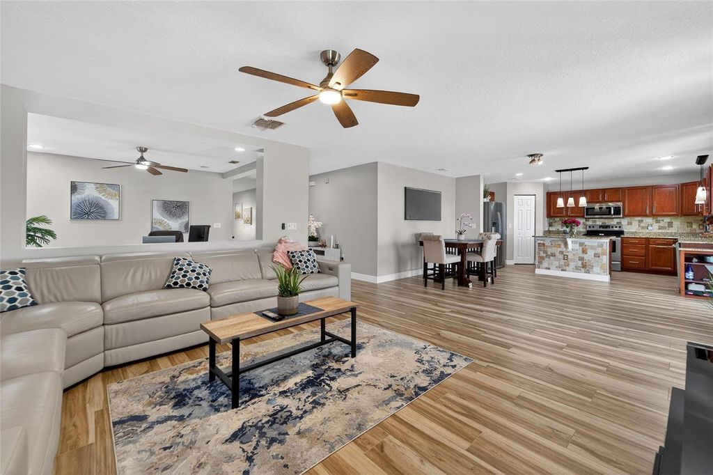 Image 15 of property listing at 5325 SANDY SHELL DRIVE, Apollo Beach, FL 33572