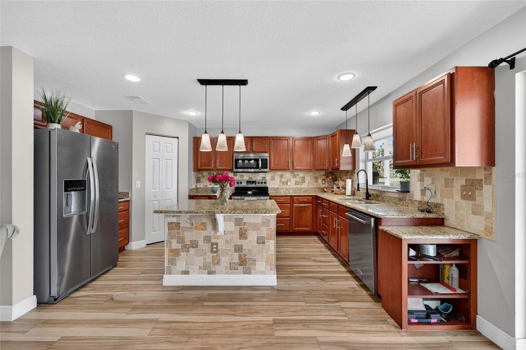 Image 19 of property listing at 5325 SANDY SHELL DRIVE, Apollo Beach, FL 33572