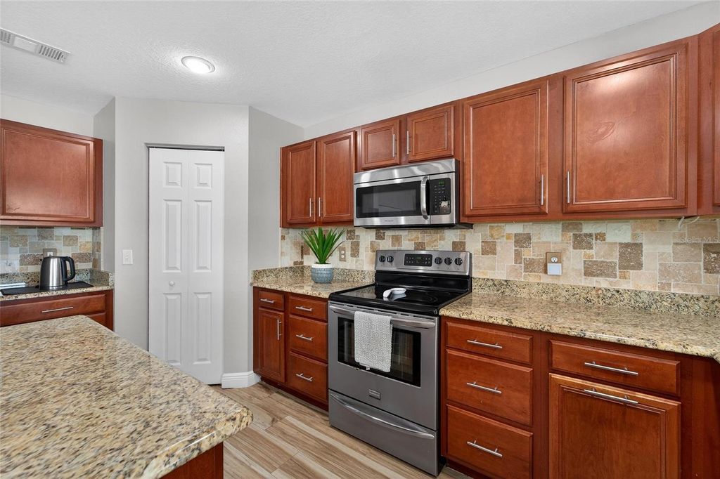 Image 22 of property listing at 5325 SANDY SHELL DRIVE, Apollo Beach, FL 33572