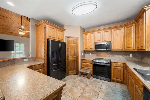 2210 County Road 1076, Celeste, TX 75423
