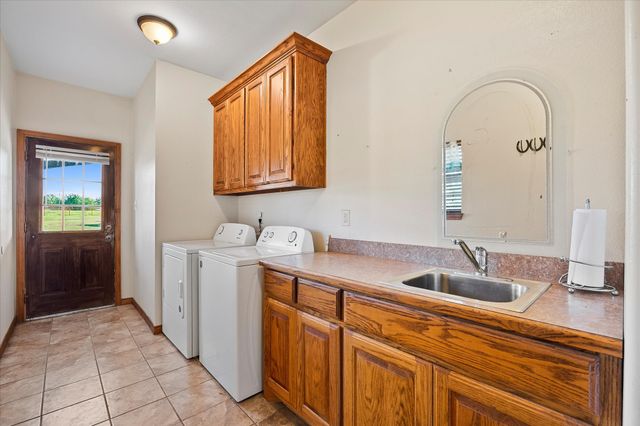 2210 County Road 1076, Celeste, TX 75423