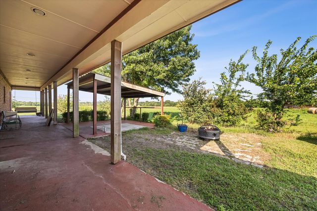 2210 County Road 1076, Celeste, TX 75423