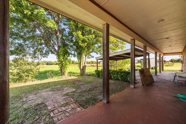 2210 County Road 1076, Celeste, TX 75423