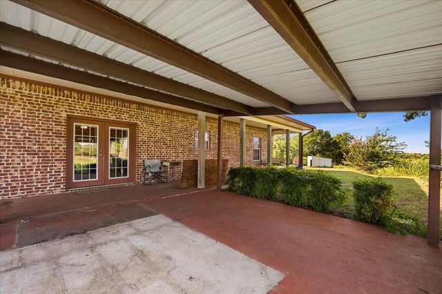 2210 County Road 1076, Celeste, TX 75423