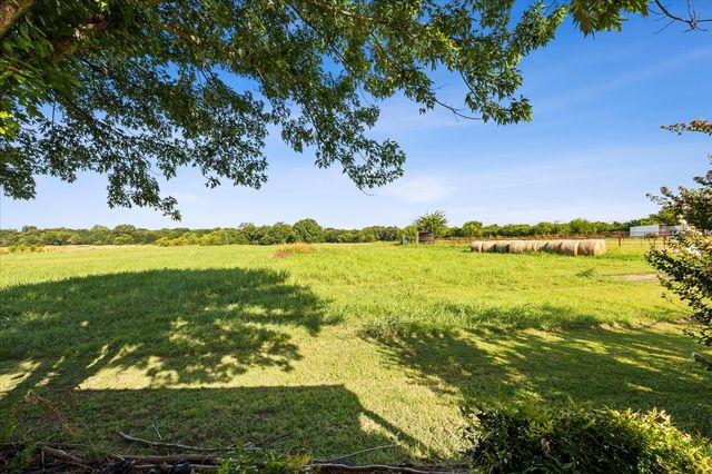 2210 County Road 1076, Celeste, TX 75423
