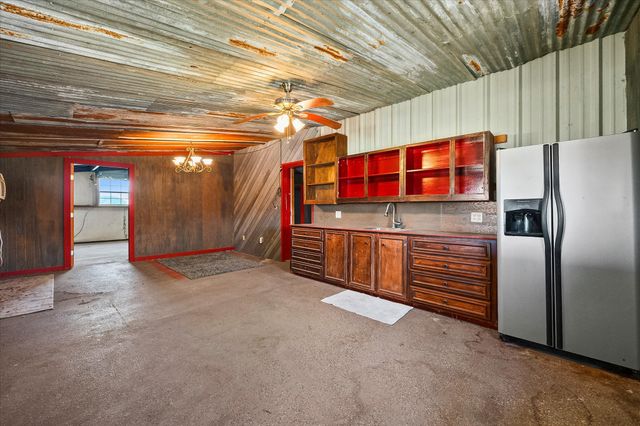 2210 County Road 1076, Celeste, TX 75423