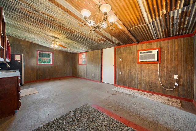 2210 County Road 1076, Celeste, TX 75423