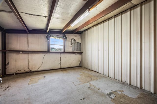 2210 County Road 1076, Celeste, TX 75423