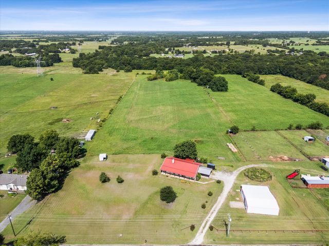 2210 County Road 1076, Celeste, TX 75423