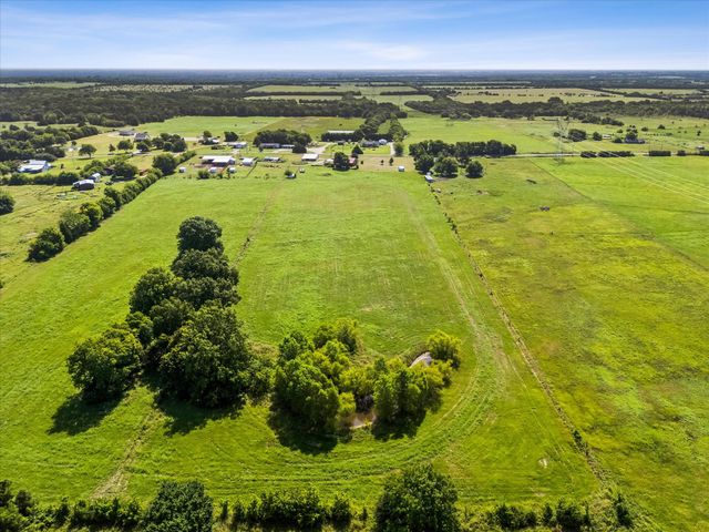 2210 County Road 1076, Celeste, TX 75423