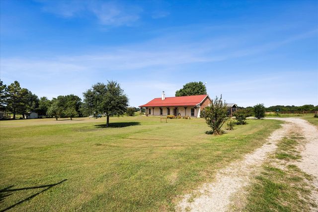 2210 County Road 1076, Celeste, TX 75423