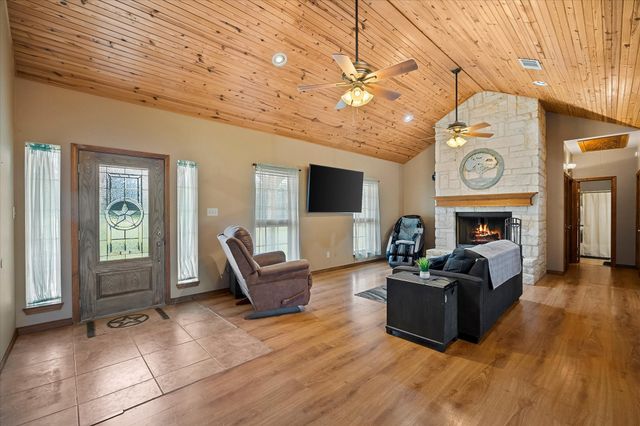 2210 County Road 1076, Celeste, TX 75423