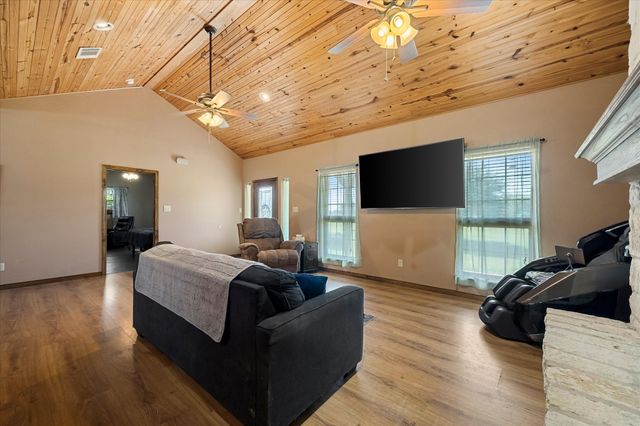 2210 County Road 1076, Celeste, TX 75423