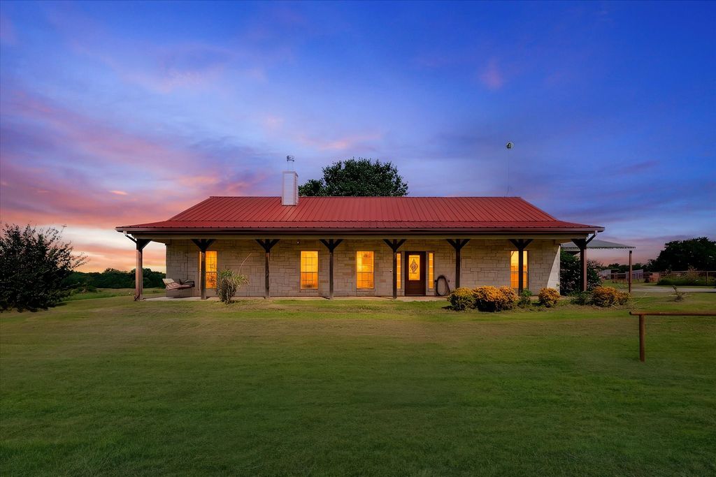 2210 County Road 1076, Celeste, TX 75423