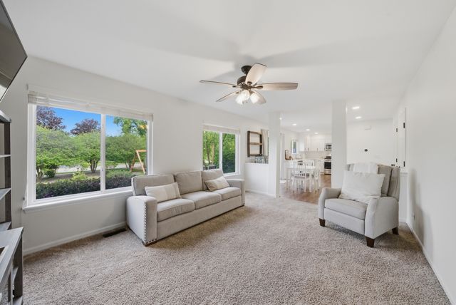 2432 Waterleaf Lane, Woodstock, IL 60098