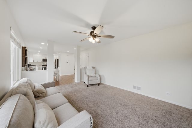 2432 Waterleaf Lane, Woodstock, IL 60098