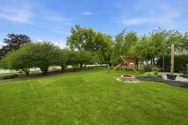 2432 Waterleaf Lane, Woodstock, IL 60098