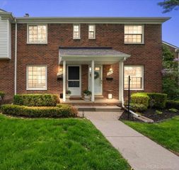 22959 Gary Lane, St Clair Shores, MI 48080