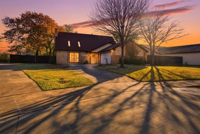 6 Crest Court, Hickory Creek, TX 75065