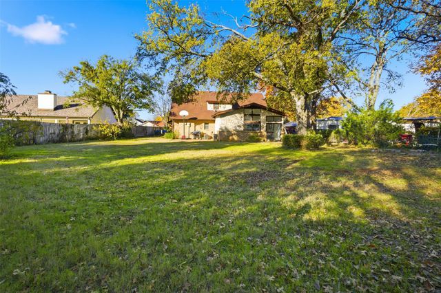 6 Crest Court, Hickory Creek, TX 75065