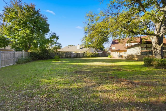 6 Crest Court, Hickory Creek, TX 75065